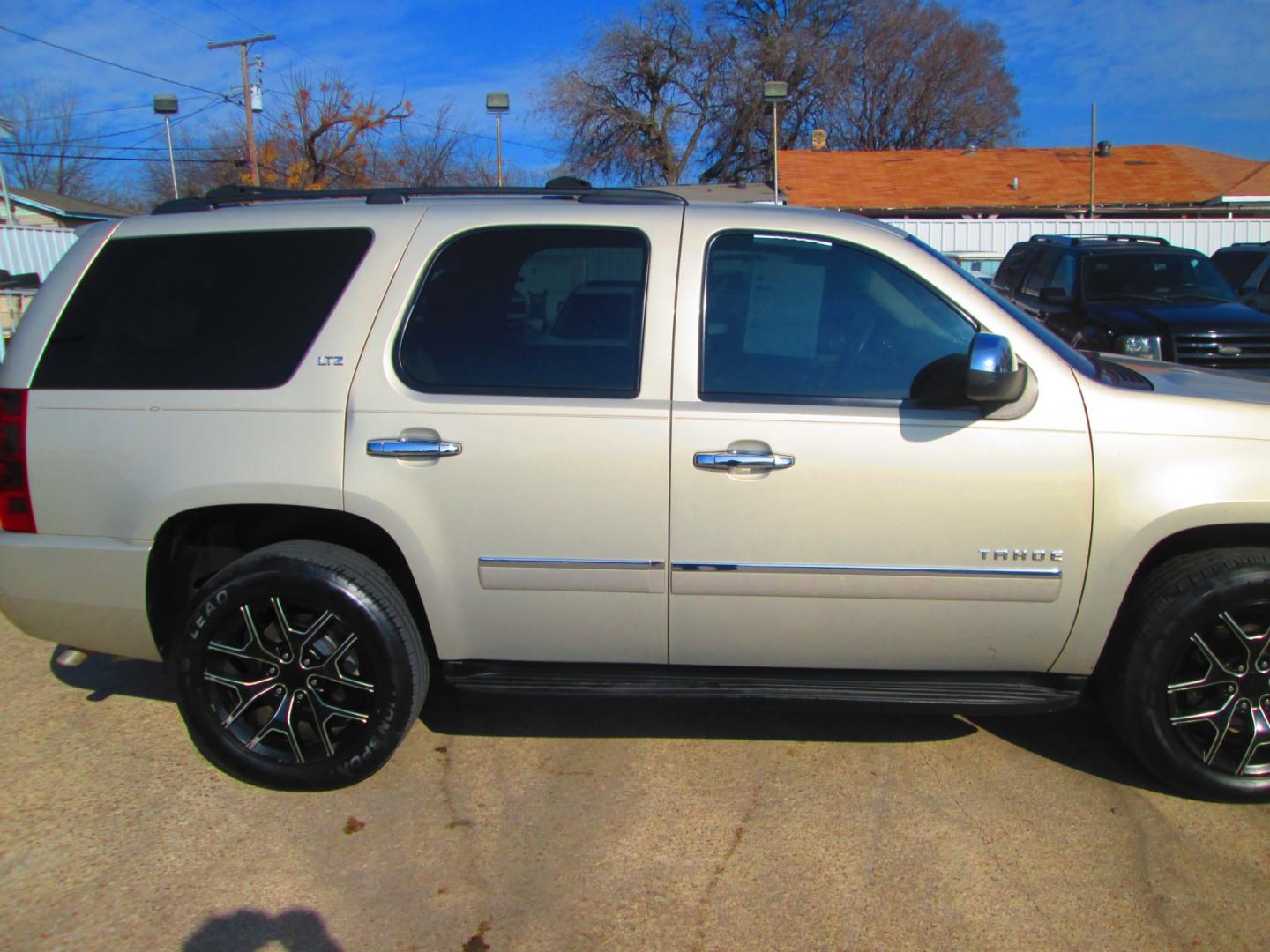 2012 GOLD Chevrolet Tahoe (1GNSCCE07CR) , located at 1815 NE 28th St., Fort Worth, TX, 76106, (817) 625-6251, 32.795582, -97.333069 - Photo#3